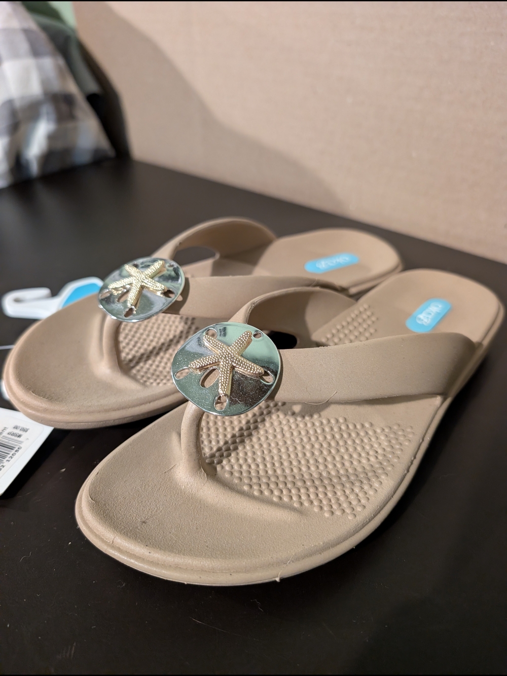 Oka-B Sandy Chai Sand Dollar Starfish (Gold Tone) Thong Sandals - Women 5.5-6.5